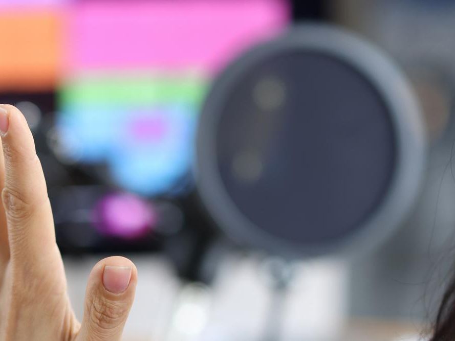 Analiza popularnych formatów podcastów w Polsce: trendy i gatunki dominujące w 2026 roku