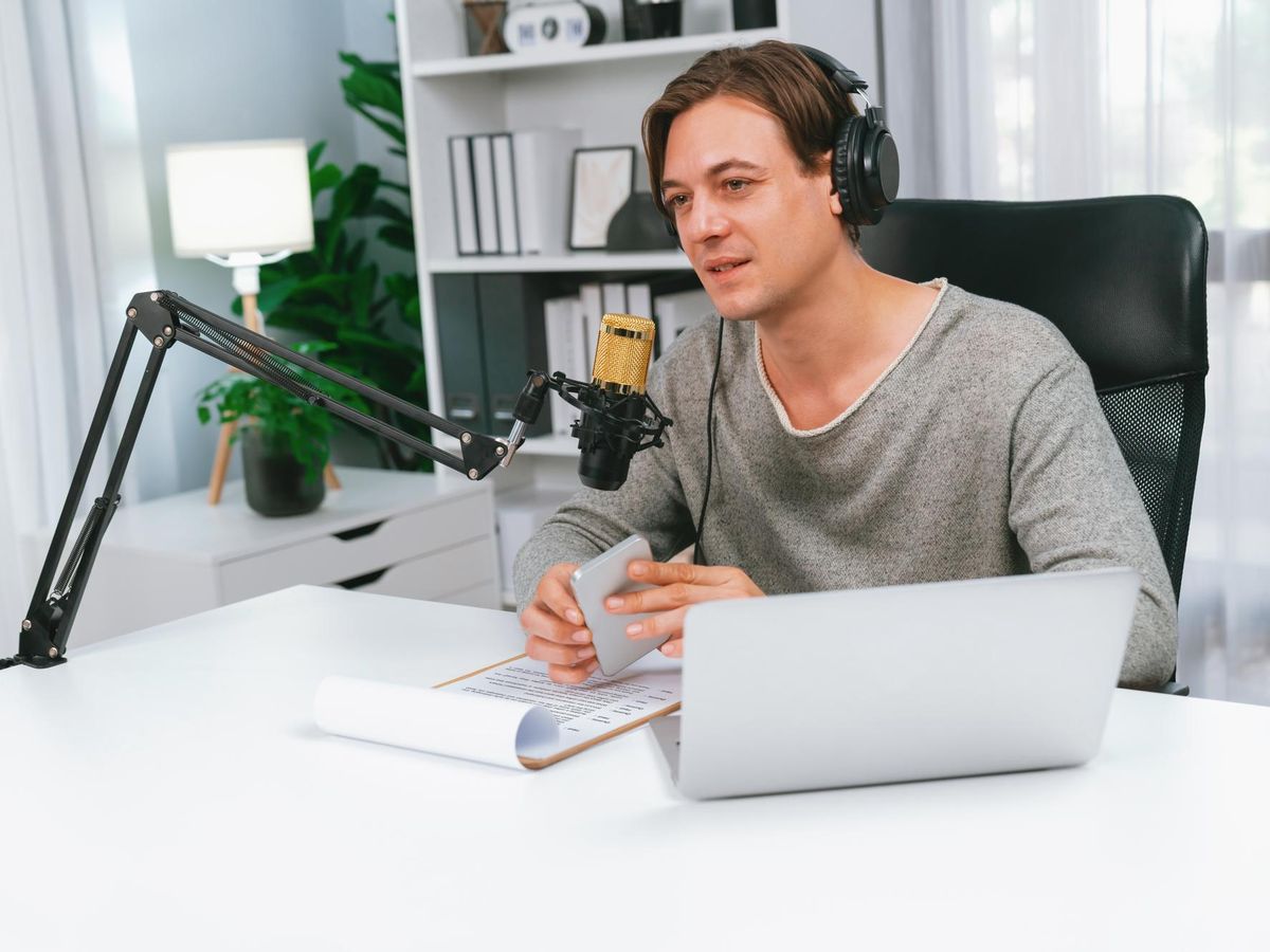 Jak zacząć własny podcast od podstaw – kompleksowy przewodnik dla początkujących